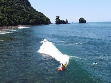Surfing Colombia 