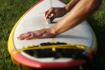 How to Apply Wax to a Surfboard