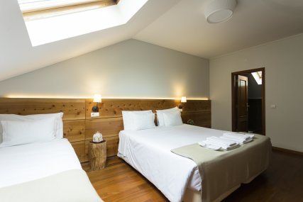 Room 3 - Queen Bed + Single Bed or 3 Single Beds